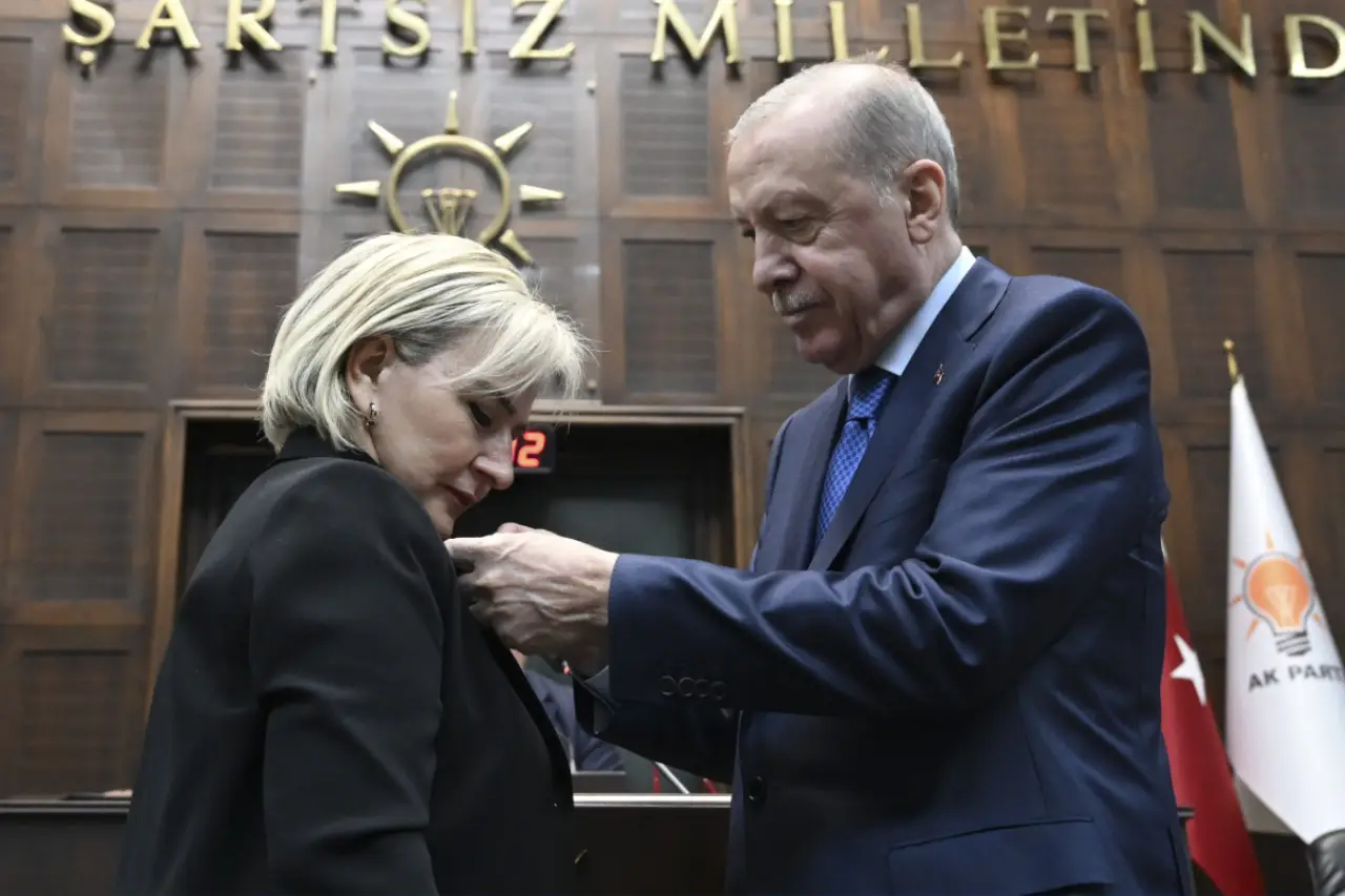 CHP’den istifa ettikten sonra AKP’ye katılan Nimet Özdemir kimdir?