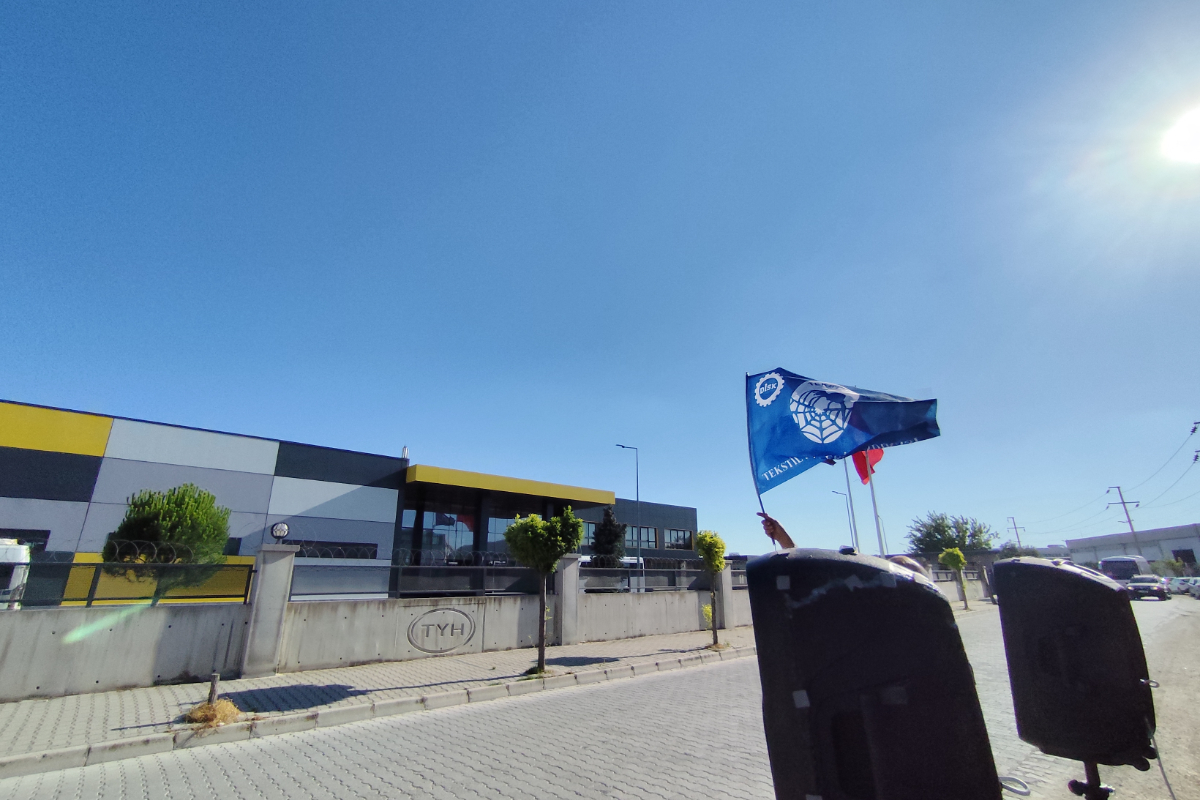 Akhisar’da TYH Tekstil işçilerine destek: Kölelik düzenine boyun eğmiyoruz