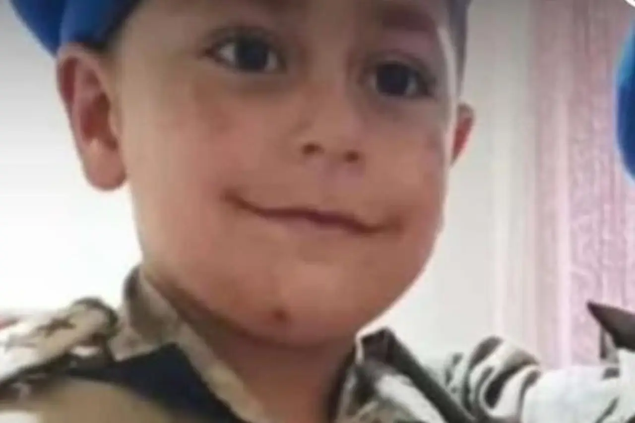 Evde bulup oynadıkları silah kazara ateş alınca ikizlerden Emre hayatını kaybetti