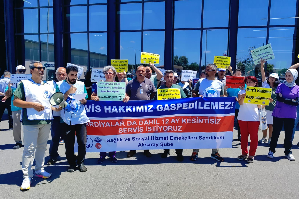 Cerrahpaşa'da iki aylık servis kesintisi protesto edildi: Sağlık kesintisizse ulaşım da kesintisiz olmalı