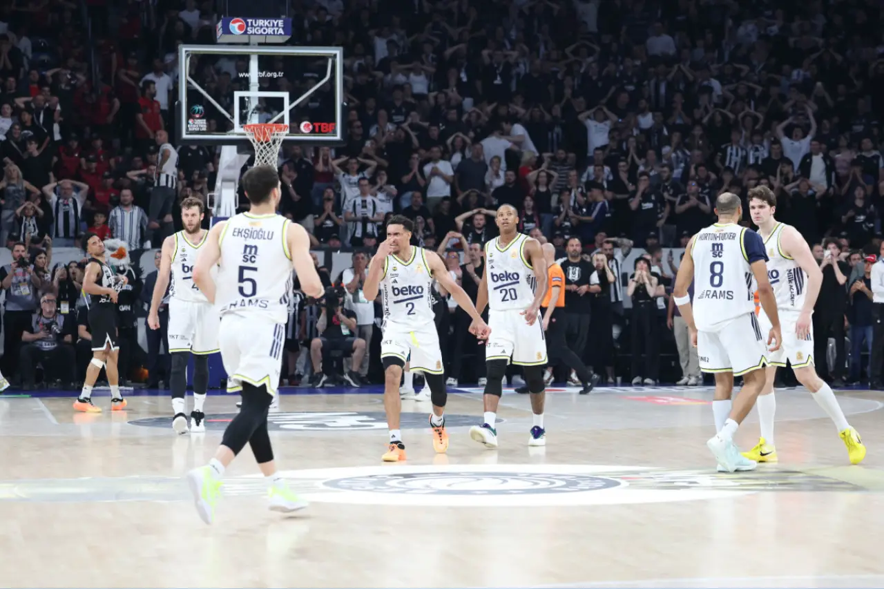 Fenerbahçe'de dört isimle daha yollar ayrıldı