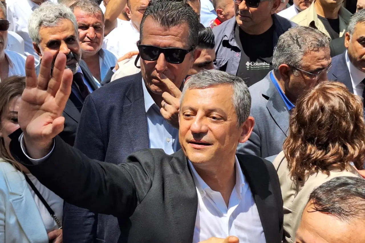 Özgür Özel Diyarbakır’dan seslendi: Selahattin Demirtaş’ın selamı başımızın üstüne