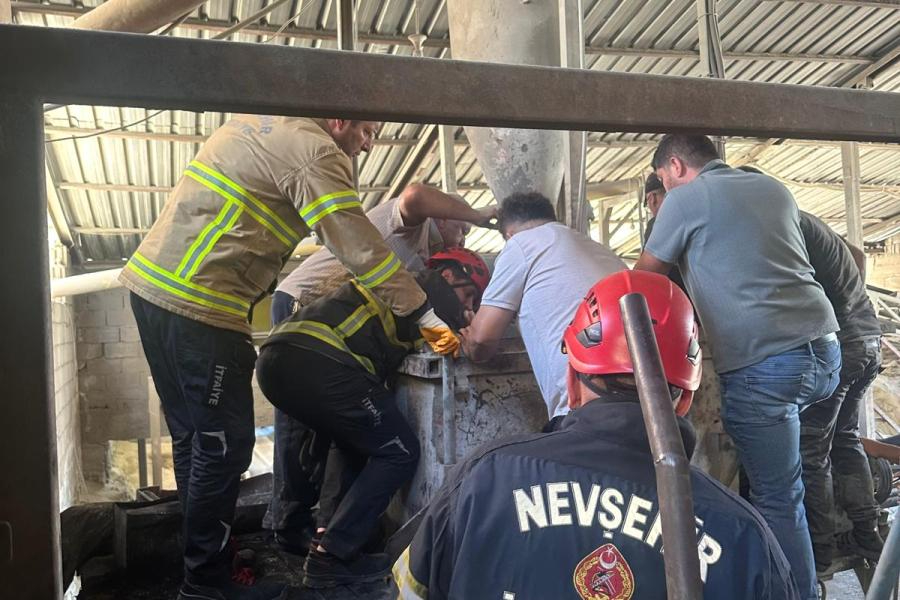 Nevşehir'de iş kazası: Harç karma makinesine sıkışan işçi ağır yaralandı