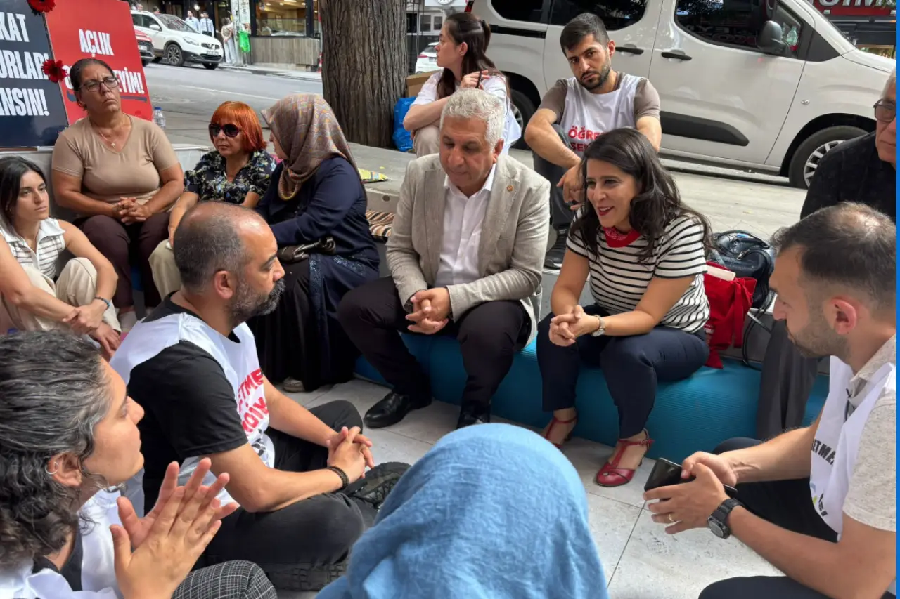 Seyit Aslan ve Sevda Karaca Ankara'daki öğretmenleri ziyaret etti: 'Bu mücadele demokratik ve özgür Türkiye mücadelesidir'
