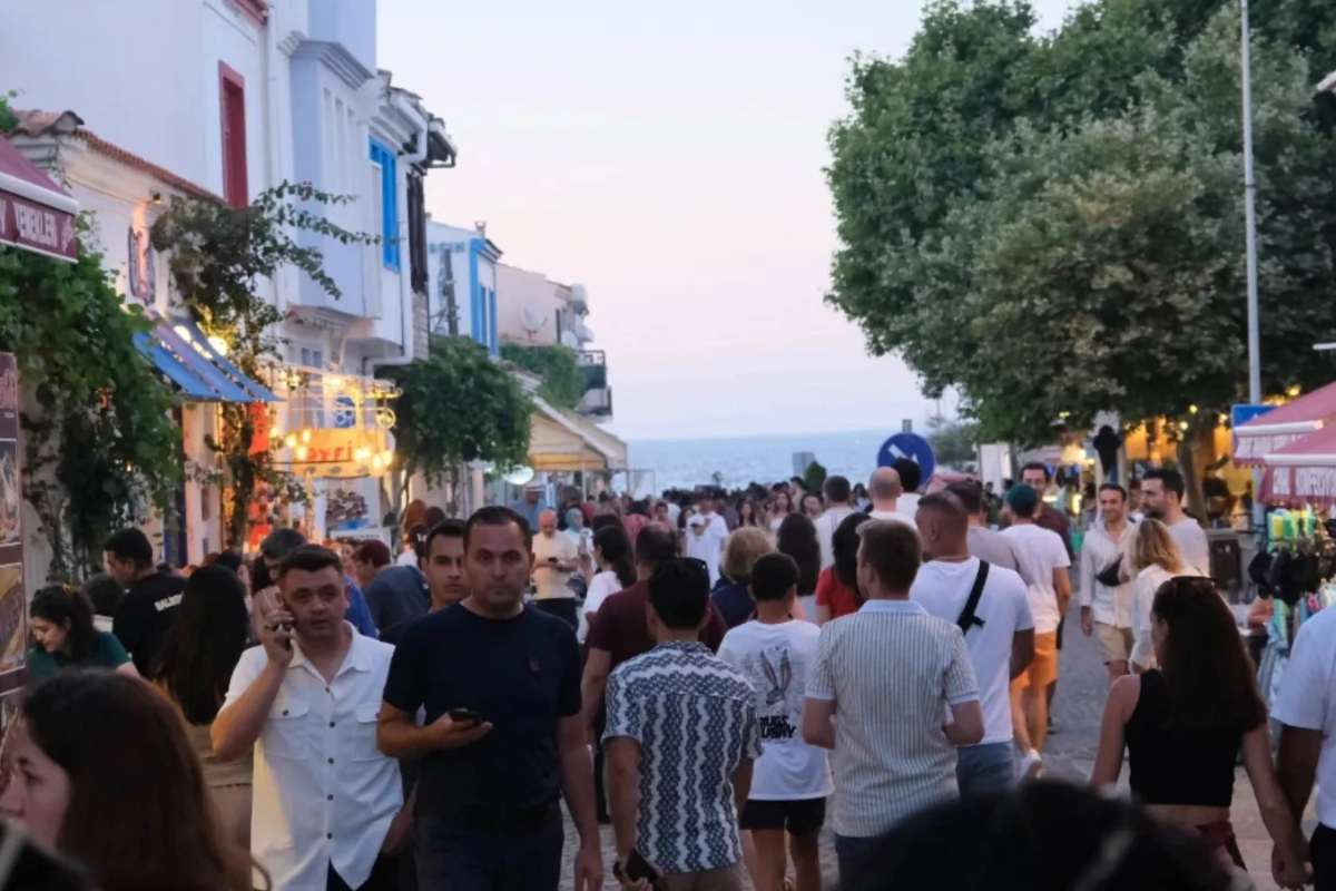 Bozcaada'ya 19 ila 32 kişilik midibüs ve otobüslerin geçişi yaz boyunca yasaklandı