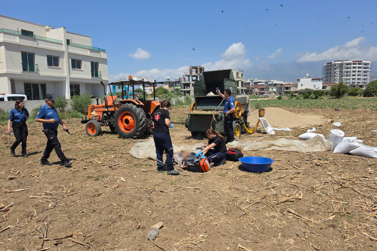 Hatay'da tarım makinesine sıkışan işçi hayatını kaybetti
