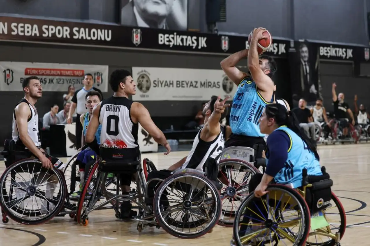 Sandalye Basketbol Süper Ligi Final Serisi: Fenerbahçe, Beşiktaş'ı deplasmanda yenerek Süper Lig şampiyonu oldu
