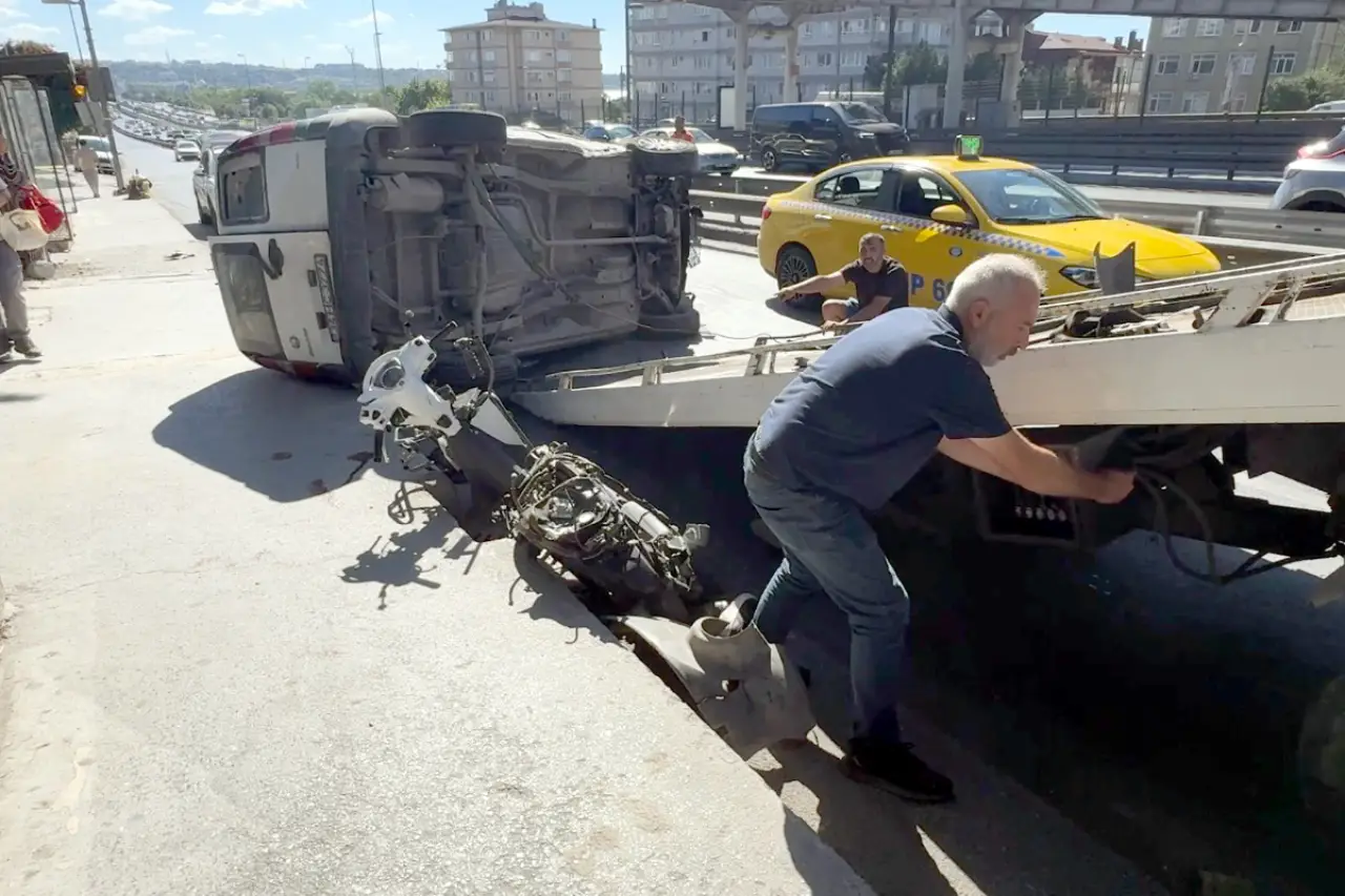 Avcılar'da trafik kazası: 2 kişi yaralandı