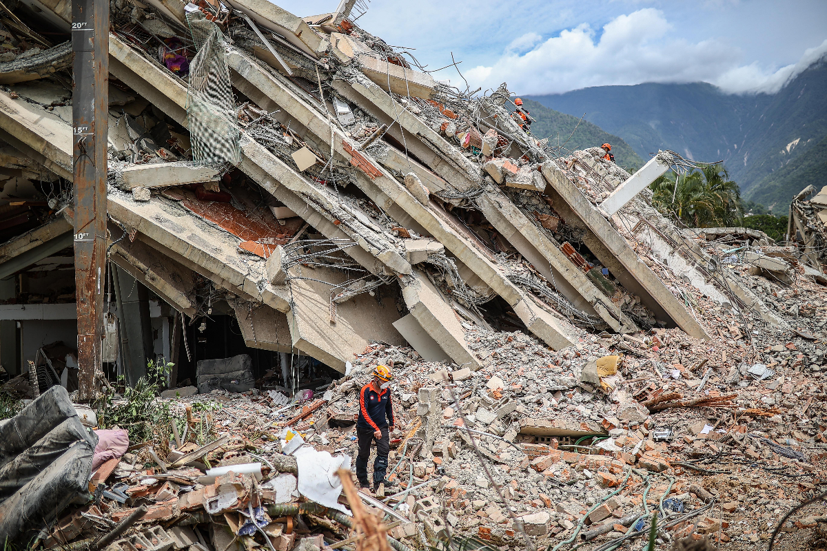 Venezuela'da enkaz altından 33 kişi daha sağ çıkarıldı