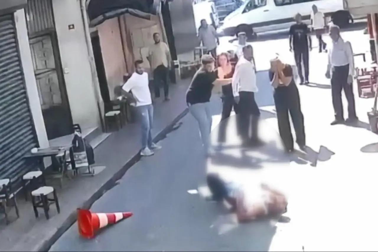 Kasımpaşa'da 15 yaşındaki kız çocuğuna taciz: 60 yaşındaki şüpheli 3 yerinden bıçaklandı