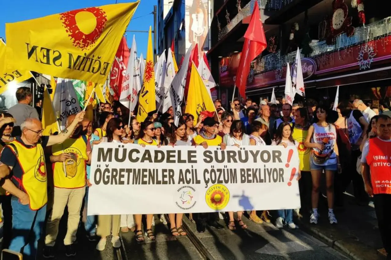 Özel Sektör Öğretmenleri: Mücadele sürüyor, öğretmenler acil çözüm bekliyor; öğretmenler pes etmiyor