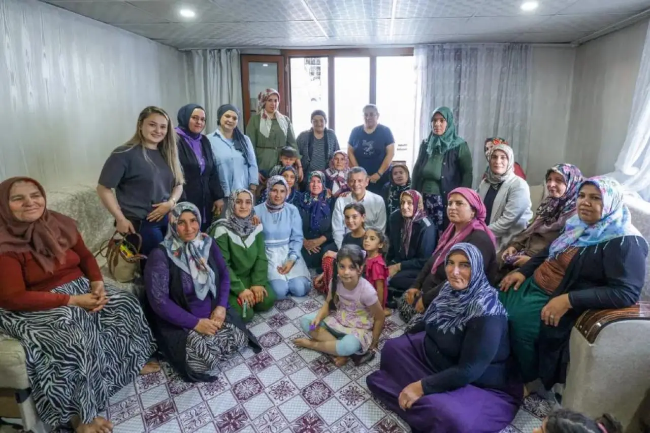 Ekrem İmamoğlu, Özgür Özel'in fotoğrafını paylaştı: 'Bizleri zindana atıp, milleti çaresiz bıraktığı sananlar bu fotoğrafa iyi baksın'