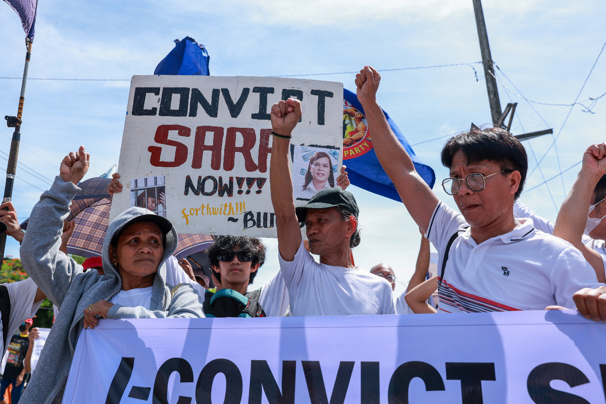Filipinler'de halk ayakta: Yolsuzluk ve yağmaya karşı binlerce kişi sokağa çıktı