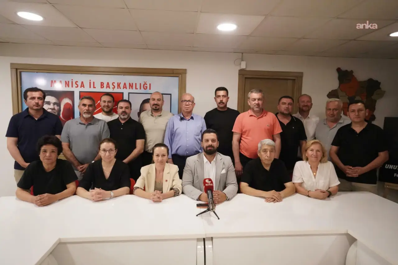 CHP Manisa İl Başkanı ve yönetiminin görevden alınmasına ilçe başkanlarından ortak tepki