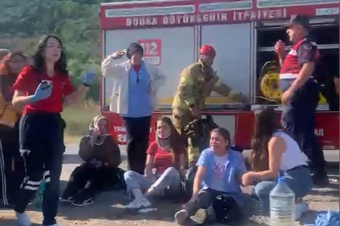 Gemlik'te işçileri taşıyan minibüsle otomobil çarpıştı