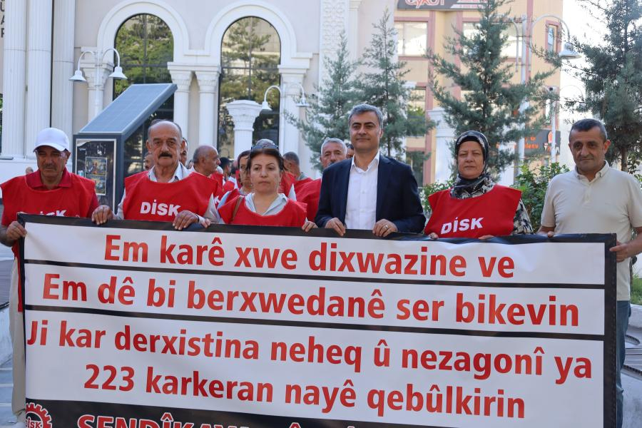 Van'da kayyımın işten attığı işçilerin eylemi 338'inci gününde