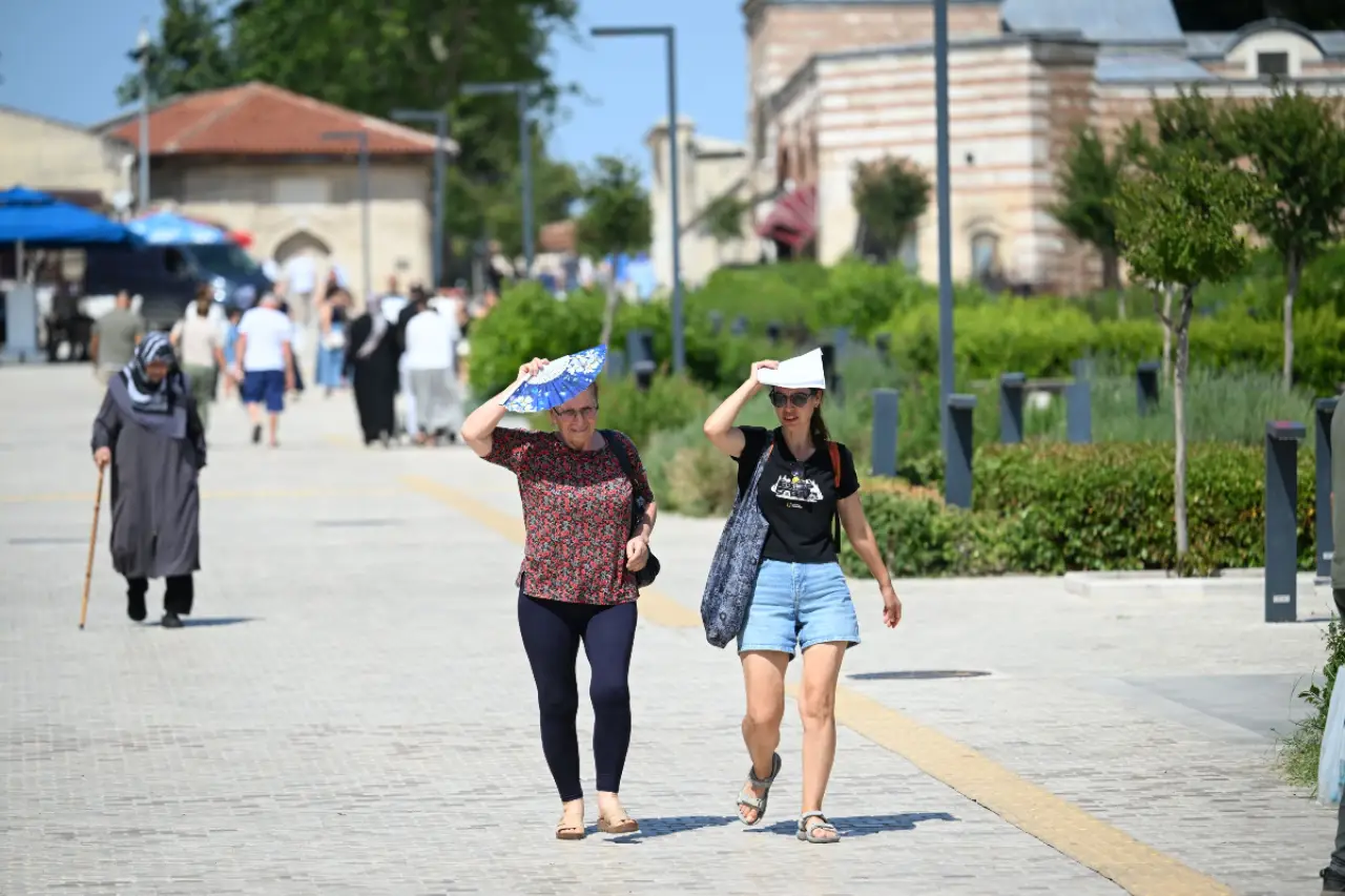 Meteoroloji'den kavurucu sıcak ve sağanak yağış uyarısı: Termometreler 41 dereceyi görecek