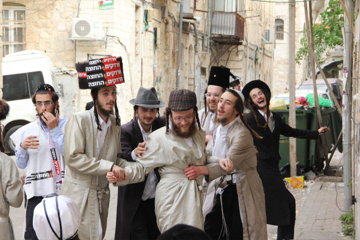Haredi öğrencileri zorunlu askerlikten muaf tutacak tasarı, İsrail Meclisi'nden geçti