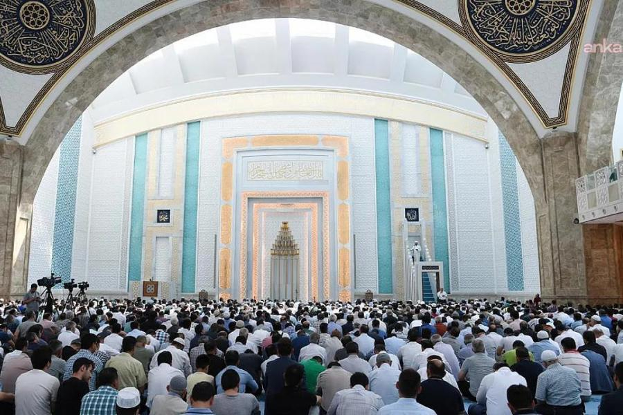 Diyanet'in mizaha karşı hutbe okutacak: Kutsallarımızın mizah adı altında alaya alınması, çocuklarımızı değerlerimizden uzaklaştırmaktadır