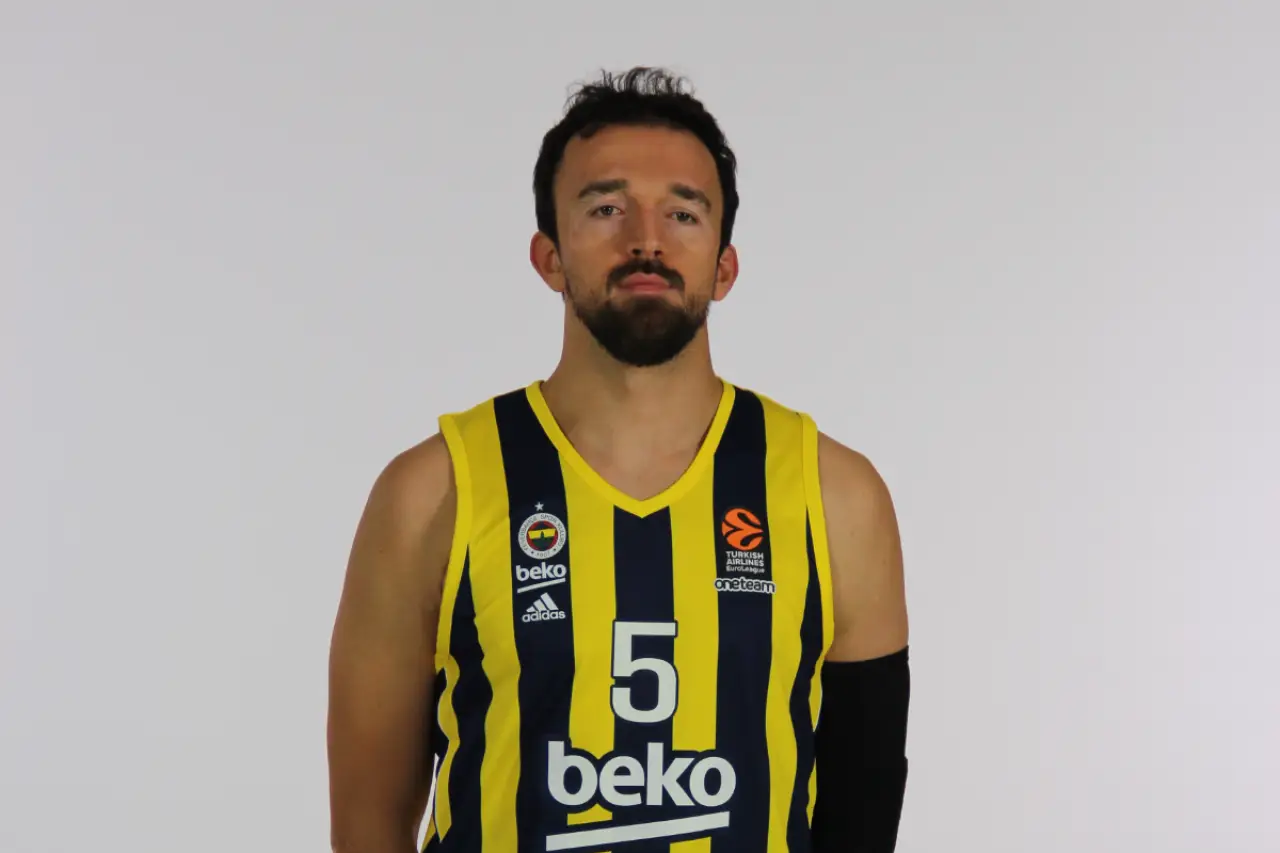 Beşiktaş’ta Sertaç Şanlı ayrılığı: Tecrübeli pivot Fenerbahçe yolunda