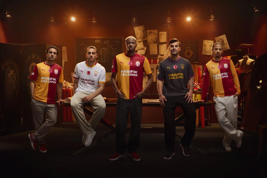 Galatasaray yeni sezon formalarını tanıttı