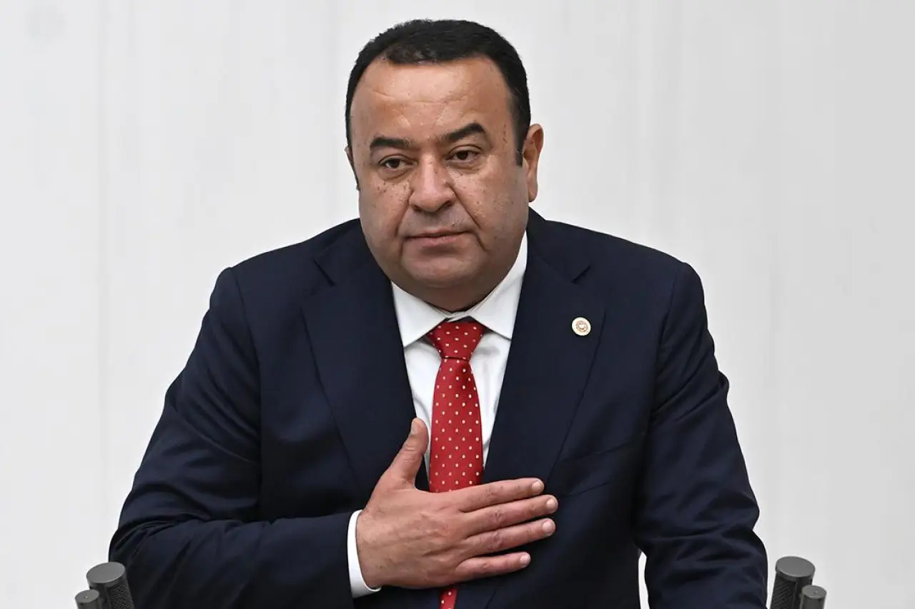 Adnan Beker CHP'den istifa etti