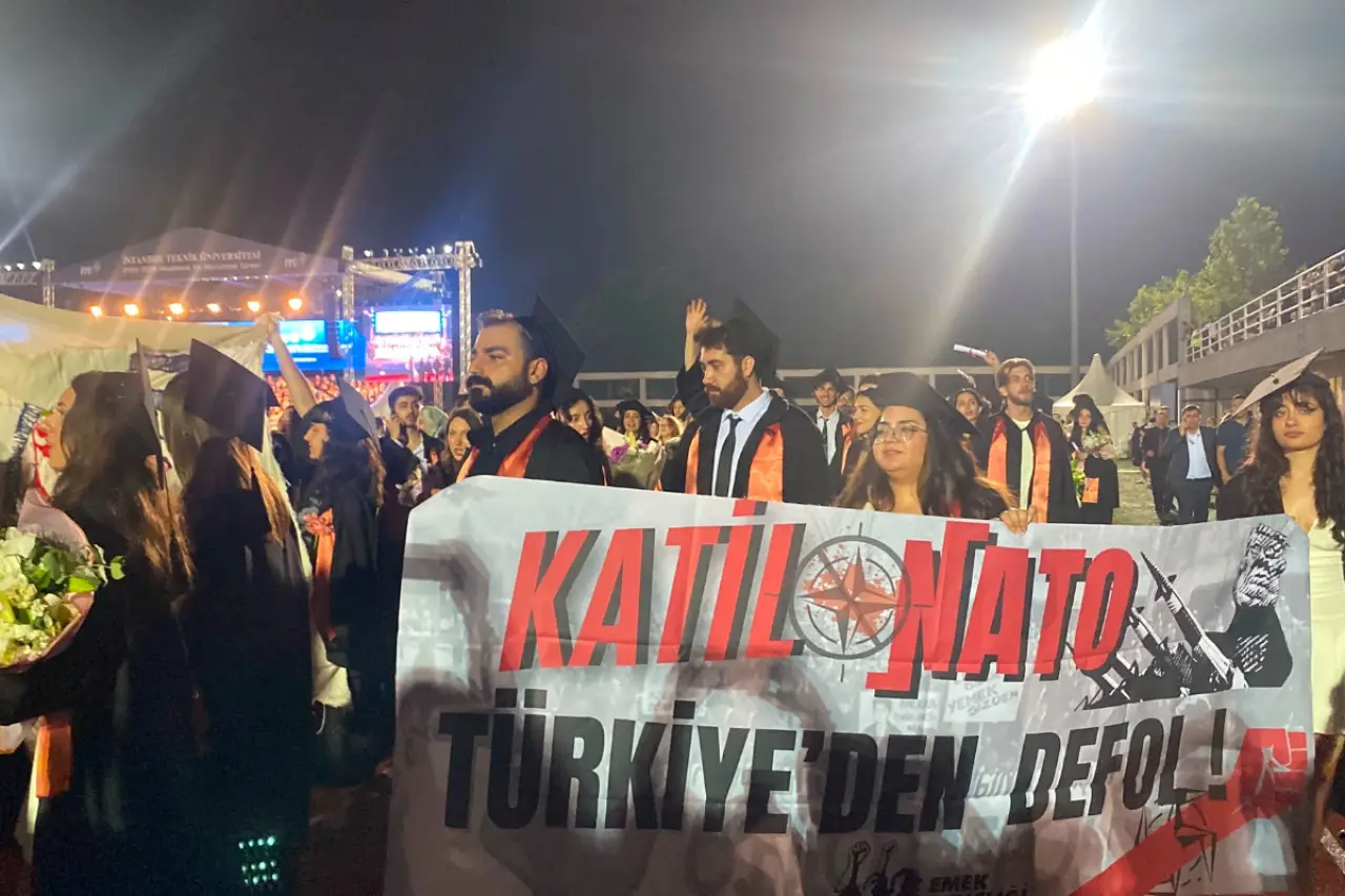İTÜ mezuniyet töreninde NATO protestosu