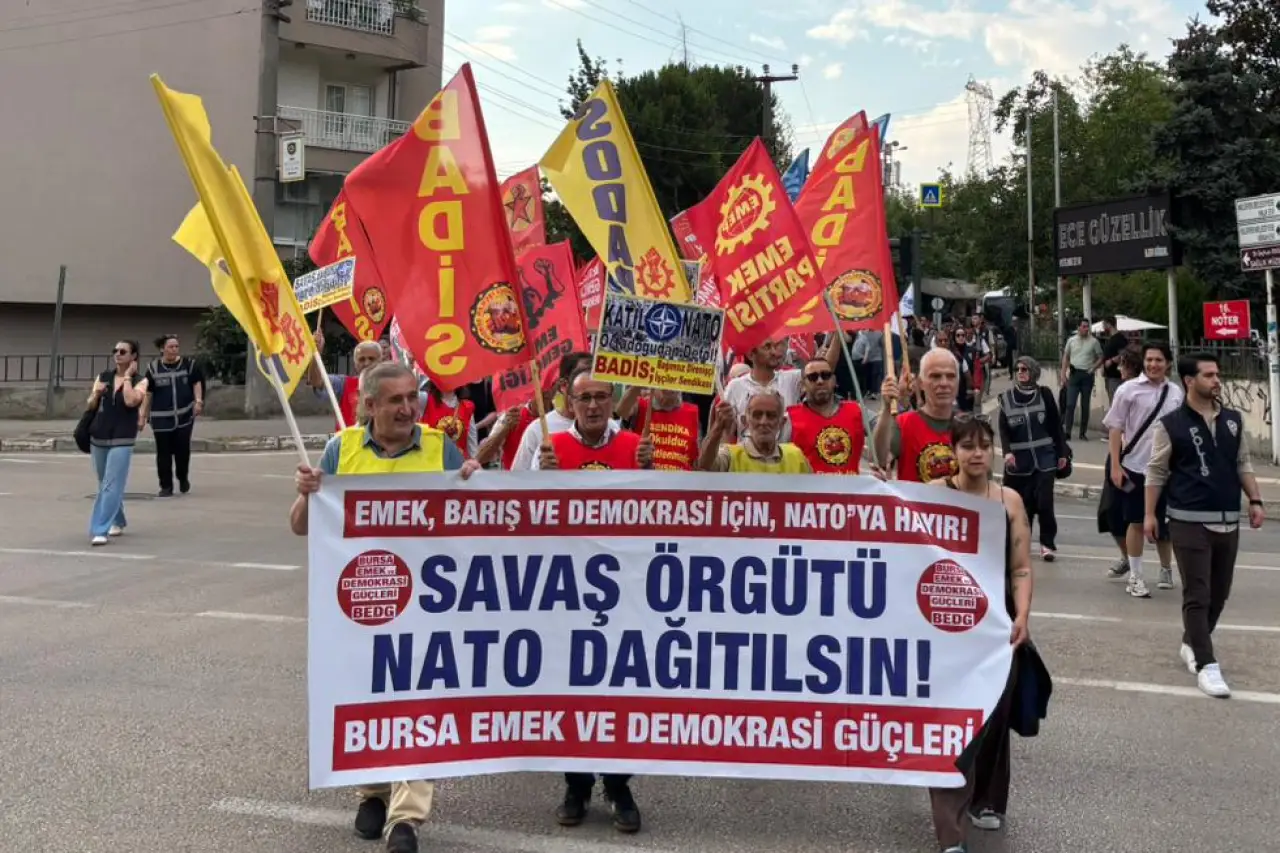 Bursa’da yurttaşlar 'NATO’ya hayır' dedi