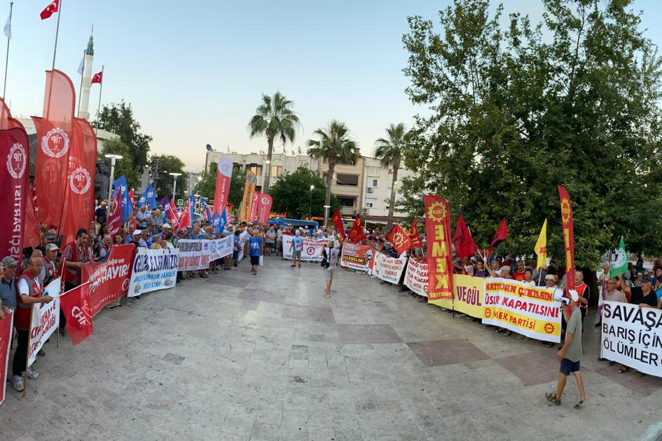 Altınoluk’ta NATO karşıtı miting: 'Savaşa değil, emekçiye bütçe'