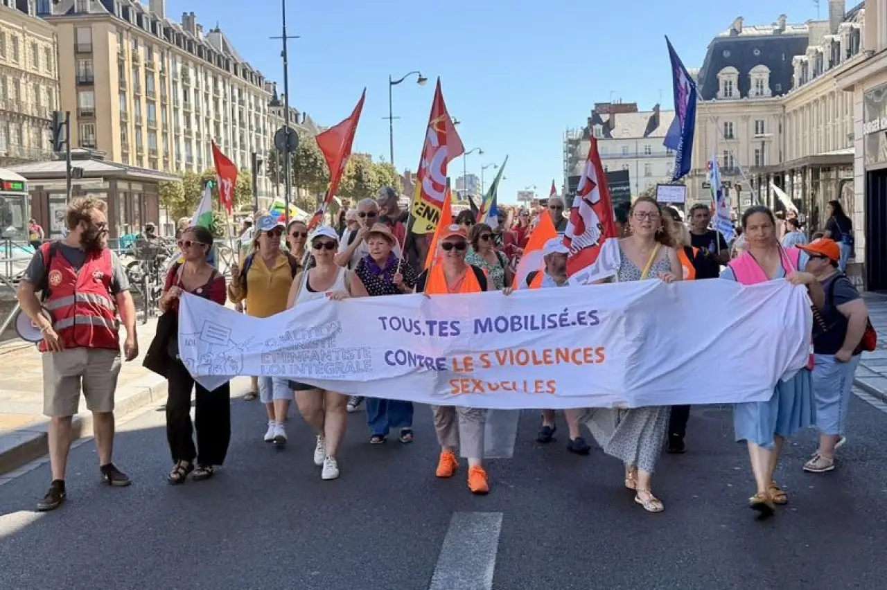 Fransa’da cinsel şiddet protestoları: Yeni yasa talep ediliyor