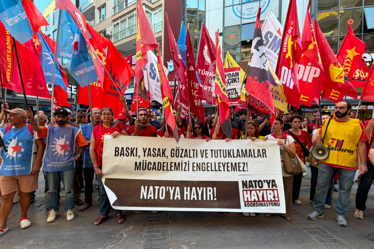 İzmir'de zirve öncesi protesto: 'NATO'yu durduracak güç örgütlü direniştir'