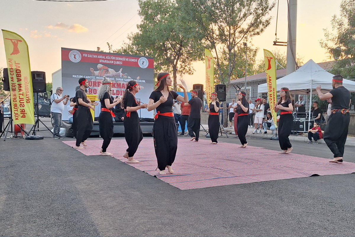 PSAKD Diyarbakır’da aşure lokması: Barışın yolu hakikatten, hakikatin yolu adaletten geçer