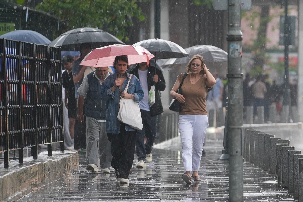 İstanbul'da bugün planı olanlar dikkat: AKOM kuvvetli yağış için saat verdi