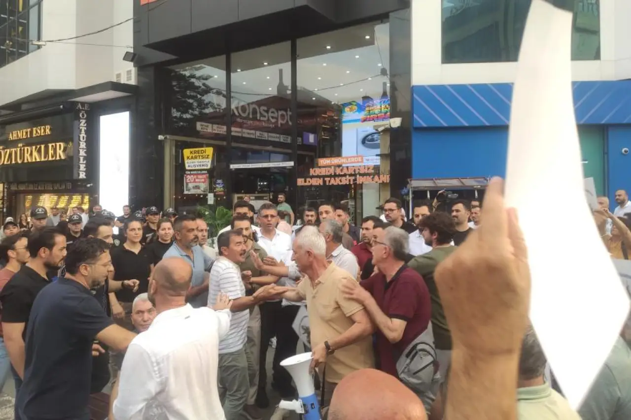 Antalya'da NATO açıklamasına polis müdahalesi: Gözaltılar var
