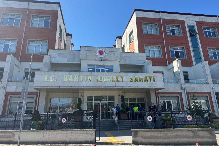 Bartın'da 13 yaşındaki çocuğa cinsel istismar davası: 24 tutuklu sanıktan 9'u tahliye edildi, 1 sanık tutuklandı