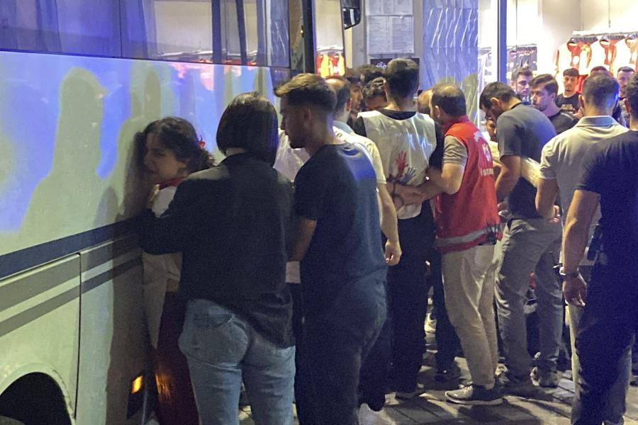 İstanbul'da gençlerin NATO protestosuna gözaltı