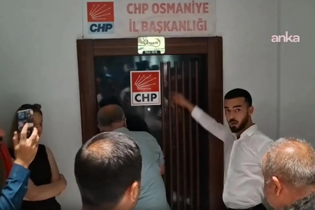 Osmaniye'de atanmış yönetim CHP il binasına polis eşliğinde çilingirle girdi