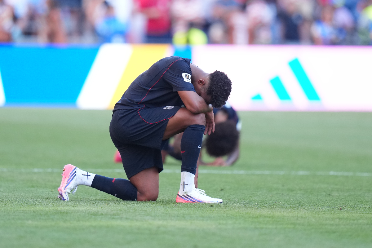 FIFA'daki siyasi müdahale tartışmasına İran da dahil oldu: Pezeşkiyan 'Kuralları eğiyor, rakiplerine zorbalık yapıyor' dedi