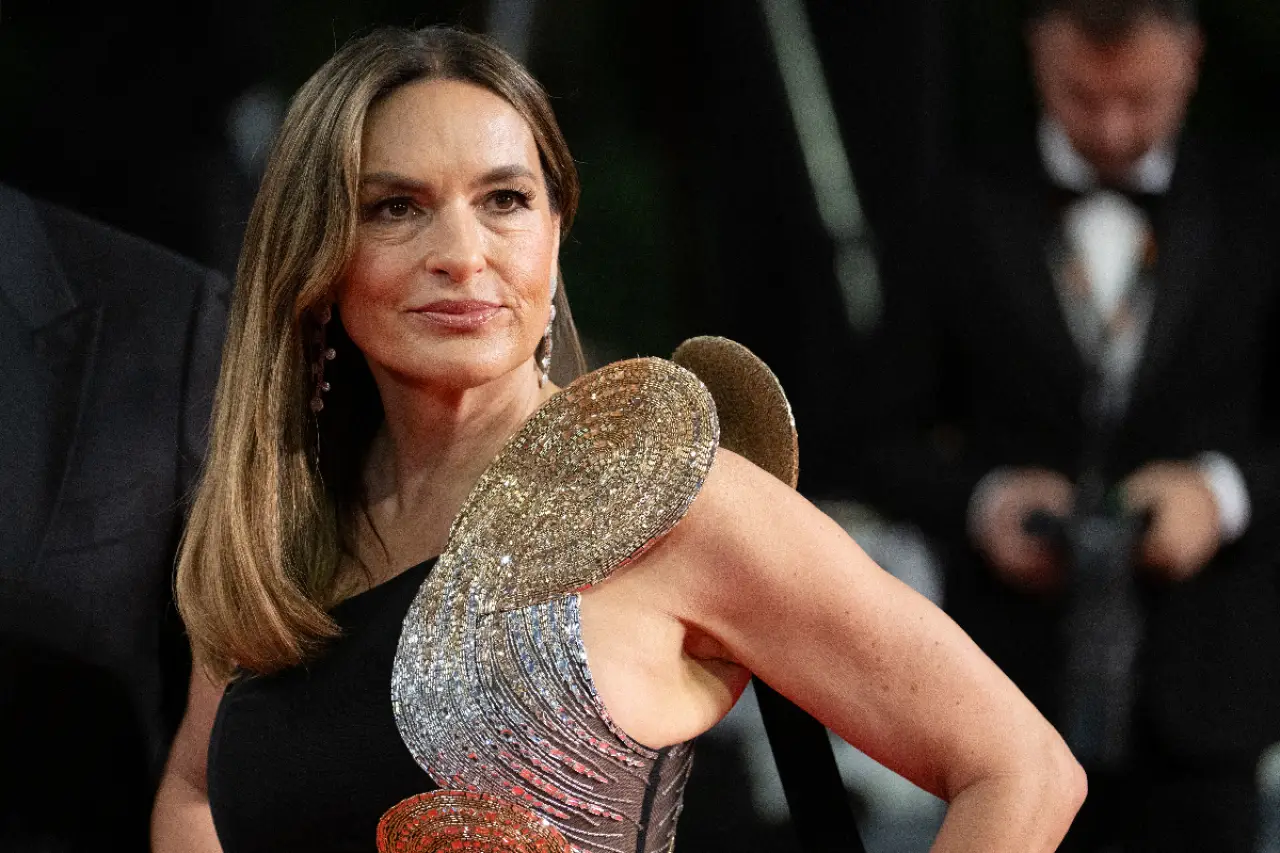 Emmy Ödülleri töreninde 15 yıl sonra bir ilk: Sunucu Mariska Hargitay oldu