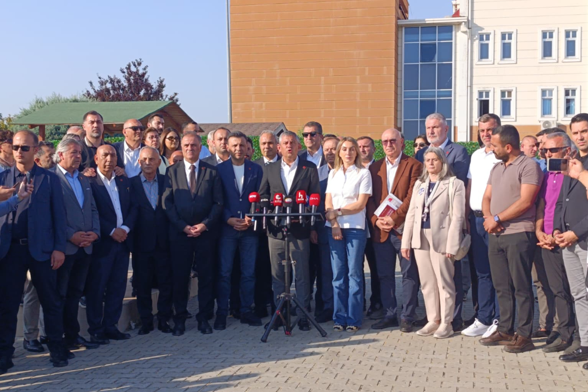 Özgür Özel'den İBB davası sonrası açıklama: Alpaslan Aslan bile 76 saat savunma yaptı