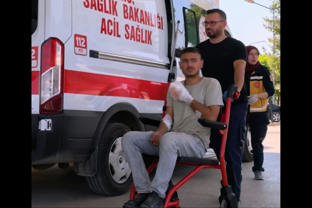 Domaniç’teki inşatta iş kazası: Testereyle sol elinin 2 parmağı kesildi