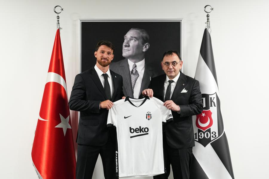 Beşiktaş, Salih Özcan'la 3+1 yıllık sözleşme imzaladı