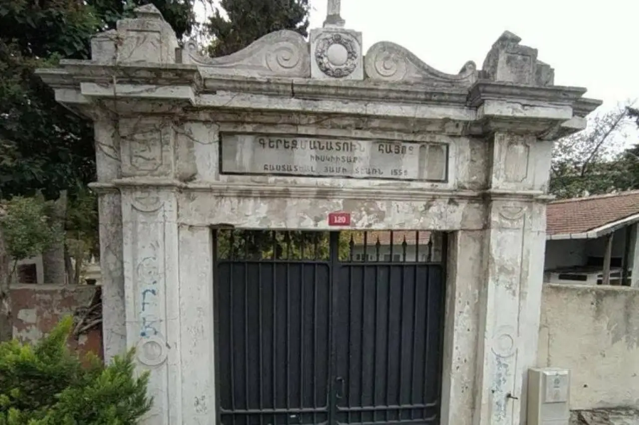 İstanbul'da Ermeni mezarlığına saldırı