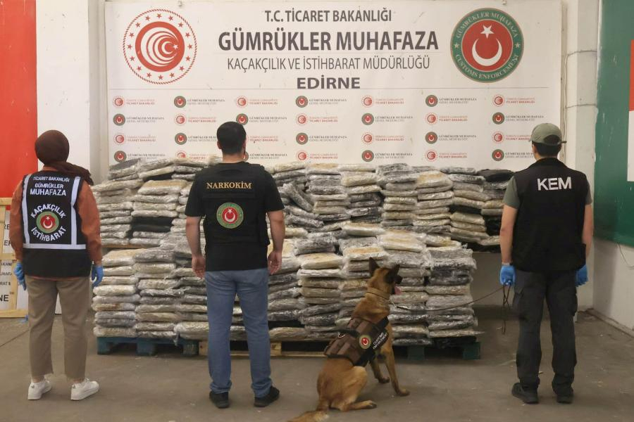 Kapıkule Gümrük Kapısı'nda iki tırda 1,2 ton uyuşturucu bulundu
