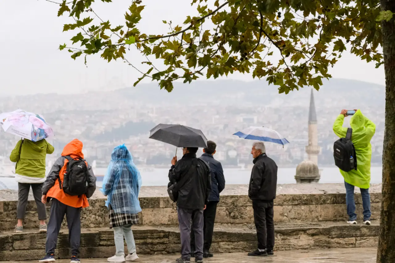 AKOM'dan İstanbul için yeni uyarı: Sıcaklık 33 dereceye çıkacak, yağış geri geliyor