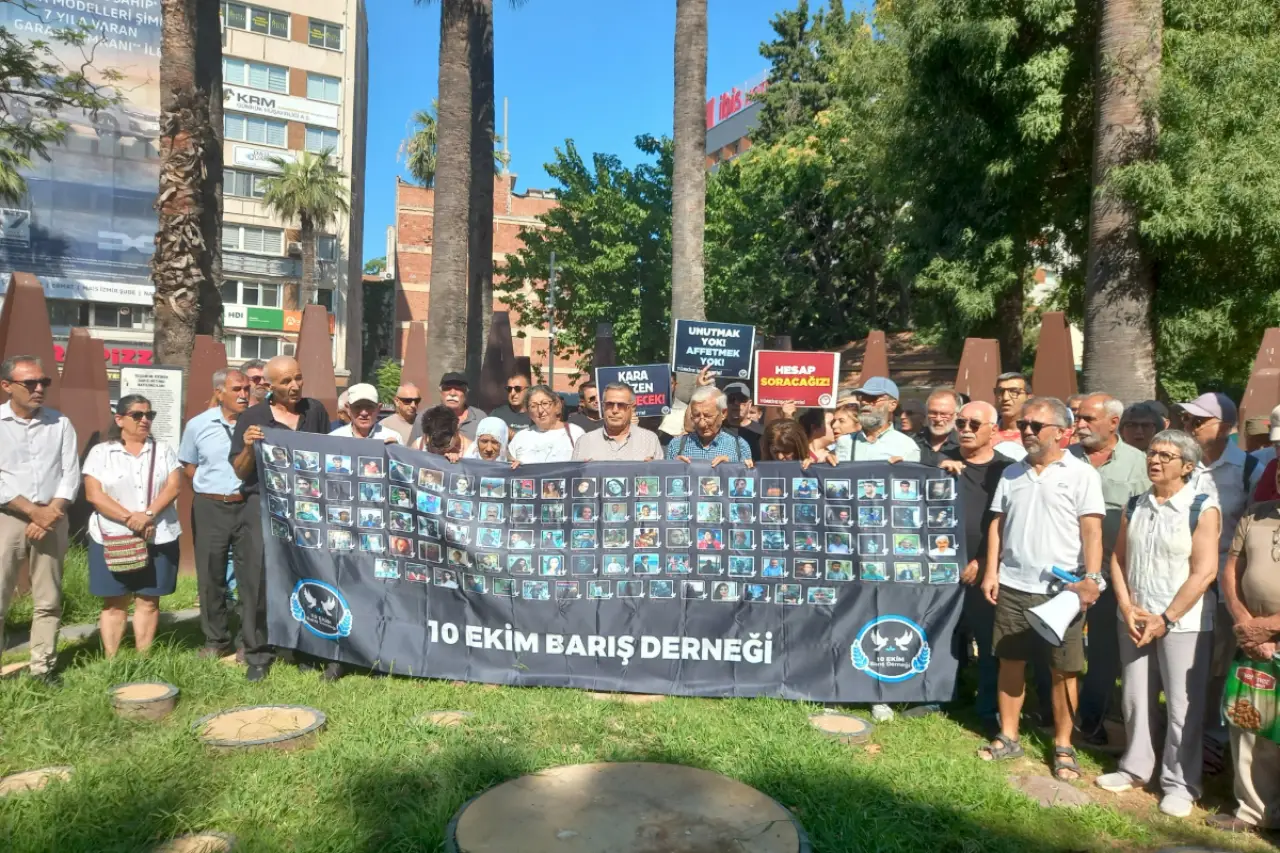 10 Ekim Katliamı'nın 129’uncu ayında İzmir'de anma yapıldı: 'Adalet ve barış mücadelemiz sürecek'