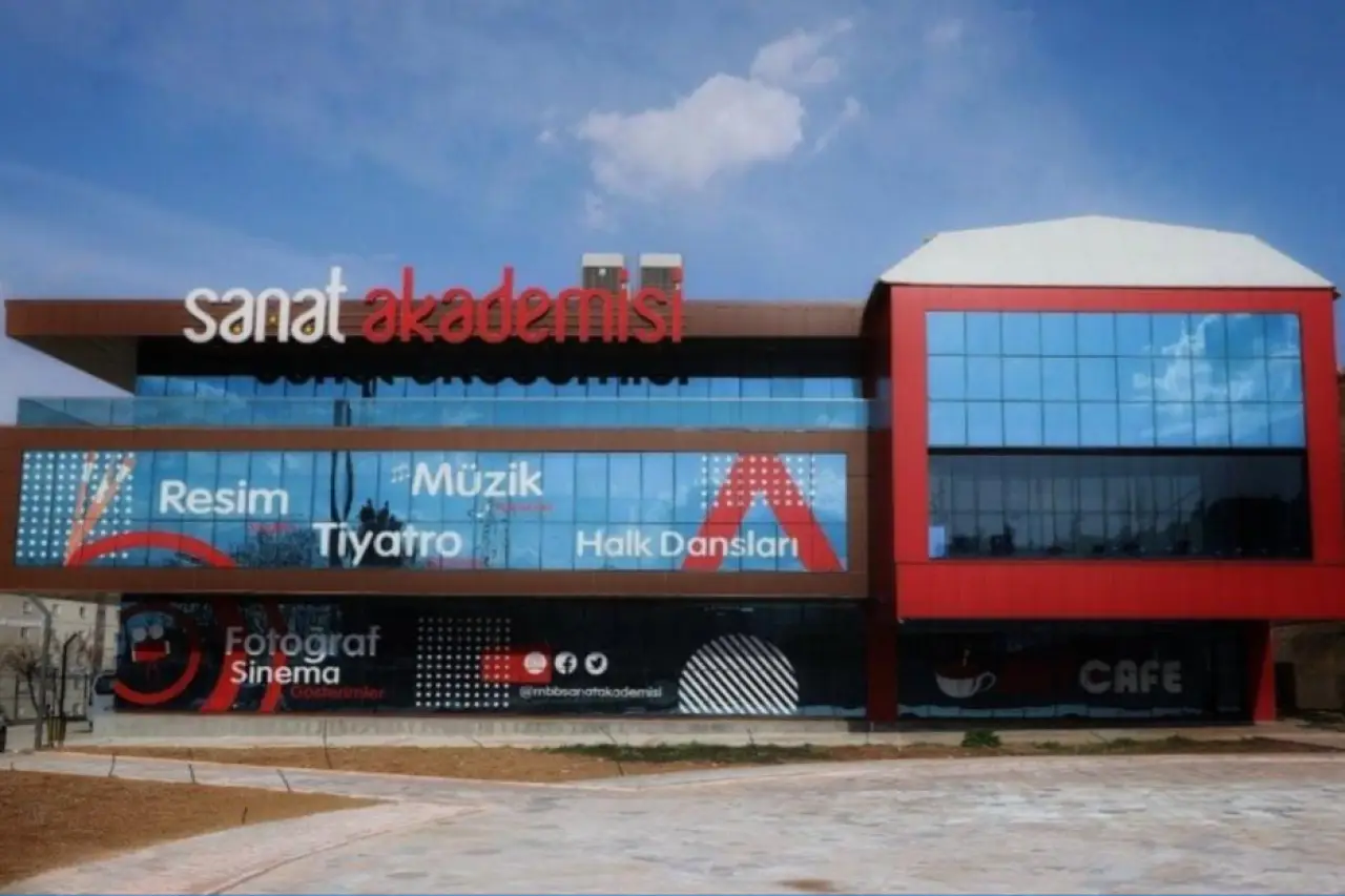 Kayyım Mardin'in tek sanat akademisini devretmek istiyor