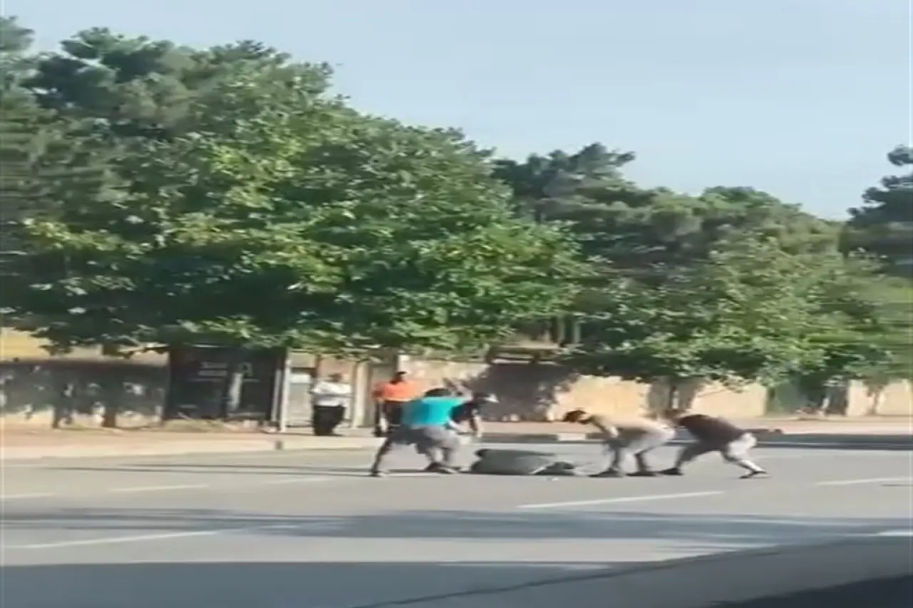 Trafikte sopalarla darp ettiler: 4 tutuklama