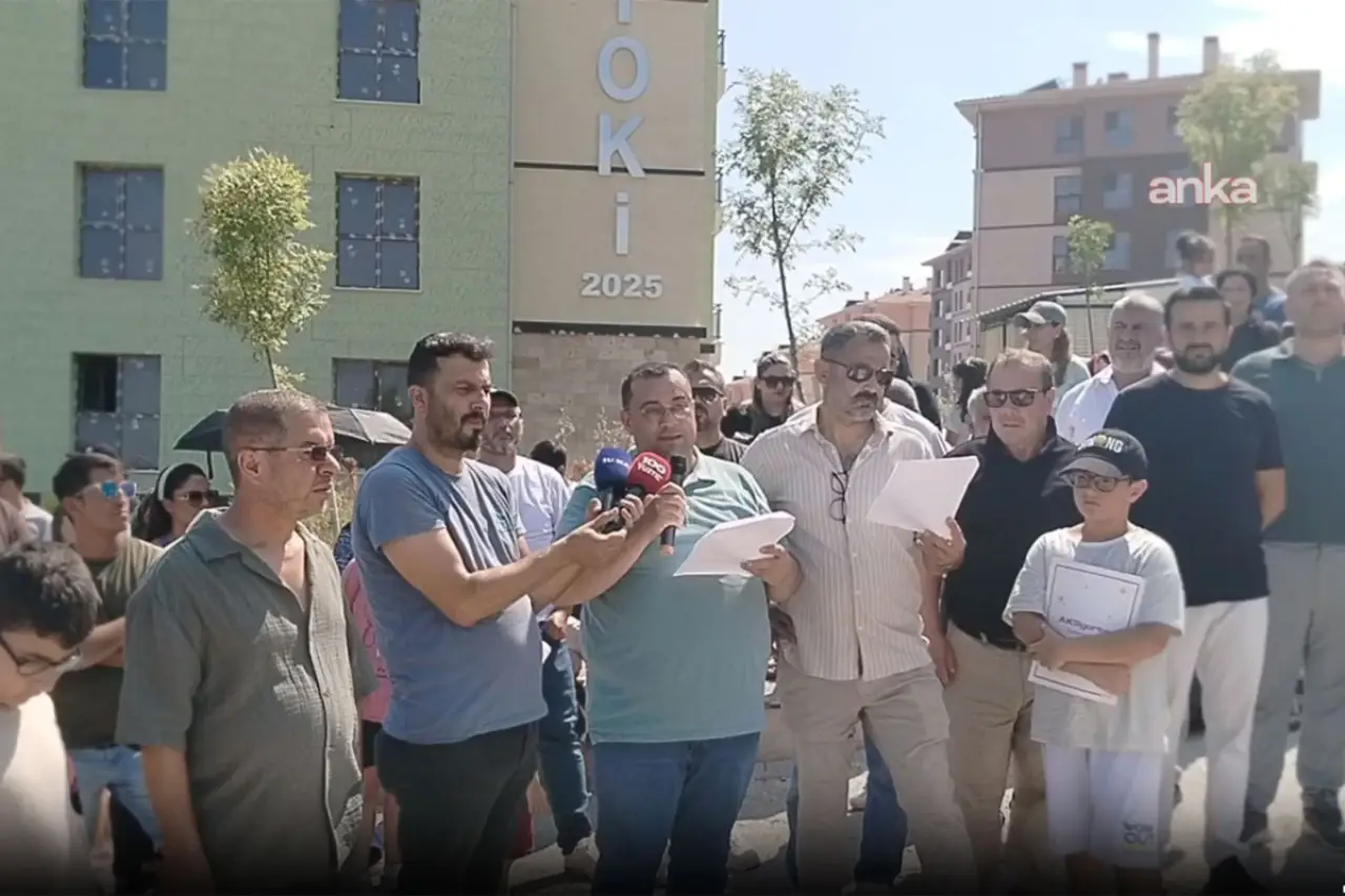 Mersin'de TOKİ mağdurlarından protesto: 15 aydır hem kira hem de taksit ödüyoruz