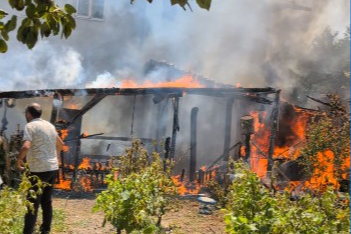 Amasya'da depo ve kameriye yandı